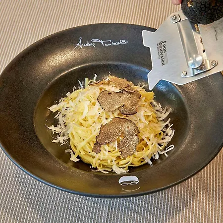 إن إتش ستاديوم فندق
