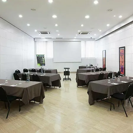 Nh Stadium Отель Барселона