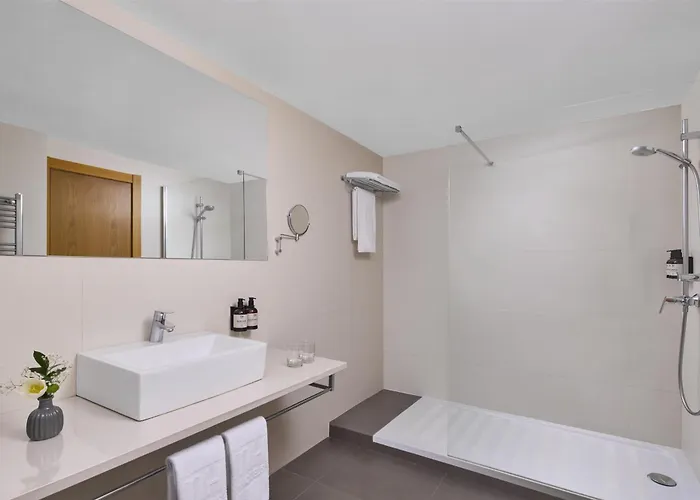 إن إتش ستاديوم فندق 4*