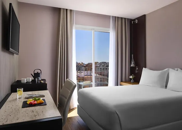 فندق إن إتش ستاديوم برشلونة