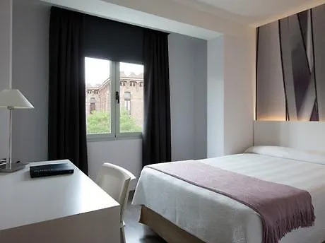 فندق إن إتش ستاديوم برشلونة